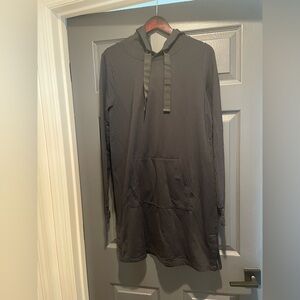 EUC Athleta Surrey Hills Swearshirt Dress in black